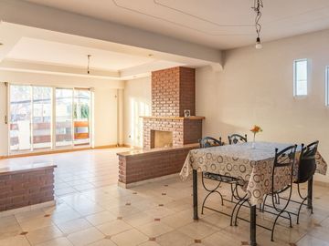 VENTA CASA 4 AMB  CON PATIO EN VILLA MADERO