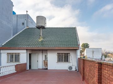VENTA CASA 4 AMB  CON PATIO EN VILLA MADERO