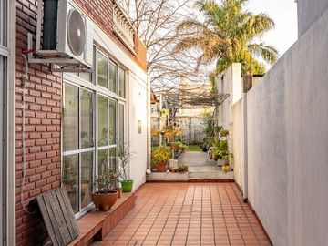 VENTA CASA 4 AMB  CON PATIO EN VILLA MADERO