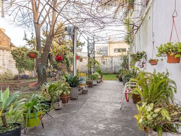 VENTA CASA 4 AMB  CON PATIO EN VILLA MADERO
