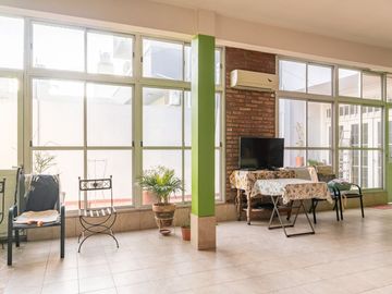 VENTA CASA 4 AMB  CON PATIO EN VILLA MADERO