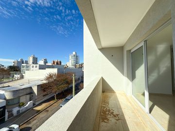 VENTA DTO A ESTRENAR CON COCHERA 1 DORM. CENTRO