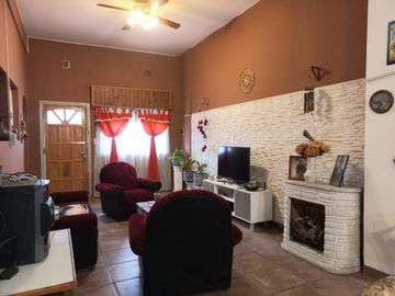 Venta Casa  3 ambientes G. Catán