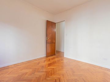 VENTA DEPARTAMENTO DE 4 AMBIENTES EN FLORES