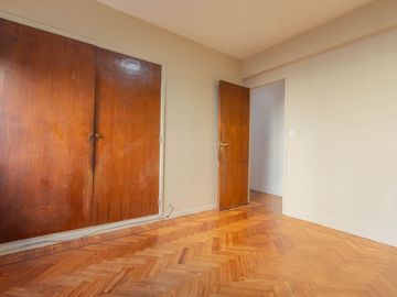 VENTA DEPARTAMENTO DE 4 AMBIENTES EN FLORES