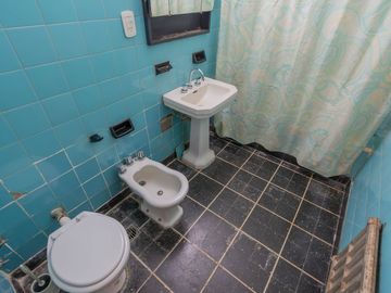 VENTA DEPARTAMENTO DE 4 AMBIENTES EN FLORES