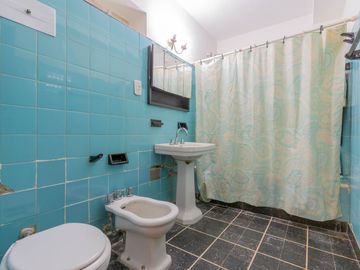 VENTA DEPARTAMENTO DE 4 AMBIENTES EN FLORES