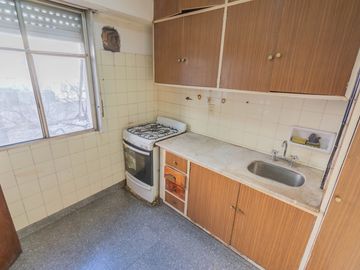 VENTA DEPARTAMENTO DE 4 AMBIENTES EN FLORES