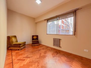 VENTA DEPARTAMENTO DE 4 AMBIENTES EN FLORES