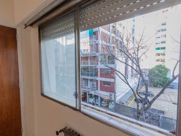 VENTA DEPARTAMENTO DE 4 AMBIENTES EN FLORES
