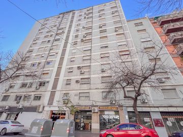VENTA DEPARTAMENTO DE 4 AMBIENTES EN FLORES