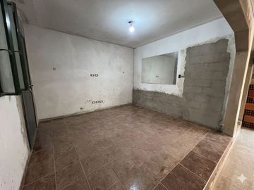 VENTA PH 4 AMBIENTES A REFACCIONAR PERMUTA