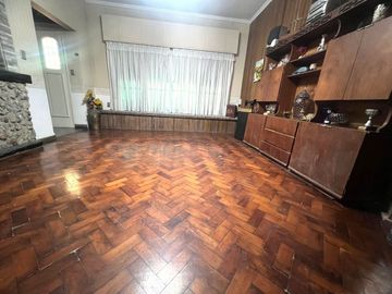 Casa en venta 4 amb cochera y jardin
