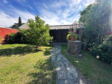 Casa en venta 4 amb cochera y jardin