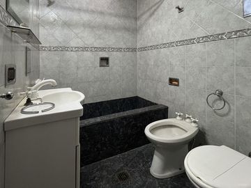 VENTA CASA 2 DORMITORIOS ZONA SUR QUINCHO COCHERA