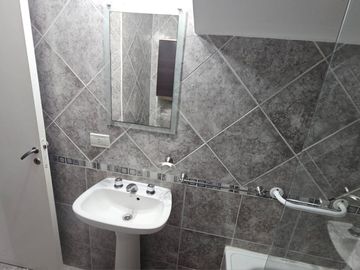 VENTA PH 3 AMBIENTES CON JARDIN