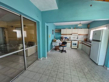 VENTA CASA 420 M2 4 AMB CASEROS GRAN GALPON PARQUE