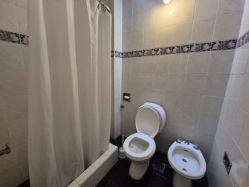 VENTA CASA 420 M2 4 AMB CASEROS GRAN GALPON PARQUE