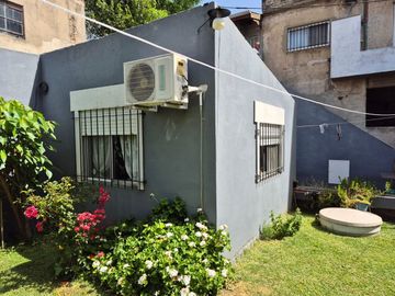 VENTA CASA 420 M2 4 AMB CASEROS GRAN GALPON PARQUE
