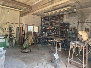 VENTA CASA 420 M2 4 AMB CASEROS GRAN GALPON PARQUE
