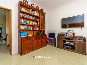 CASA  CON PILETA !!! GUATEMALA 19 APTA CREDITO!!