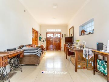 CASA  CON PILETA !!! GUATEMALA 19 APTA CREDITO!!