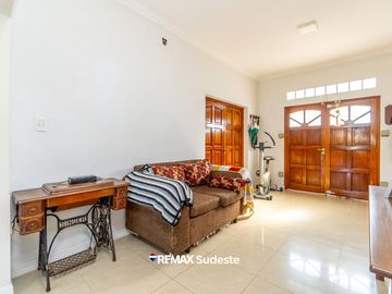 CASA  CON PILETA !!! GUATEMALA 19 APTA CREDITO!!