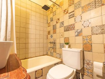 Venta Casa 3 Amb, Hurlingham, c/pileta. Exc. ubica