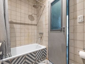 Venta Casa 3 Amb, Hurlingham, c/pileta. Exc. ubica