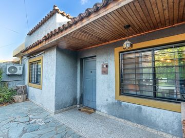 Venta Casa 3 Amb, Hurlingham, c/pileta. Exc. ubica