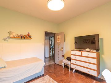 Venta Casa 3 Amb, Hurlingham, c/pileta. Exc. ubica