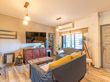Venta Casa 3 Amb, Hurlingham, c/pileta. Exc. ubica