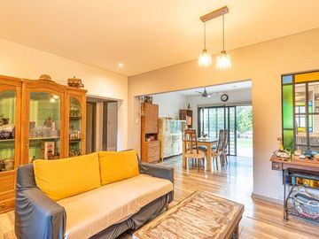 Venta Casa 3 Amb, Hurlingham, c/pileta. Exc. ubica