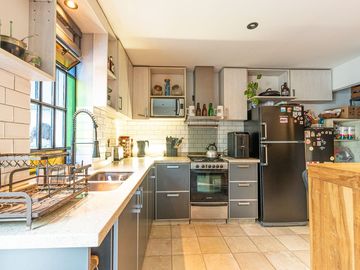 Venta Casa 3 Amb, Hurlingham, c/pileta. Exc. ubica