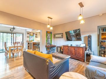 Venta Casa 3 Amb, Hurlingham, c/pileta. Exc. ubica