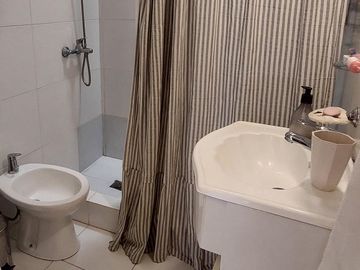 VENTA HERMOSA CASA 3 AMBS CON JARDIN Y COCHERAS