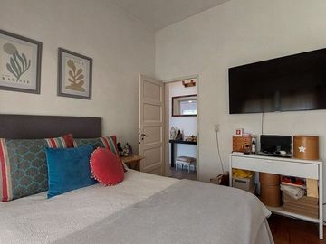 VENTA HERMOSA CASA 3 AMBS CON JARDIN Y COCHERAS