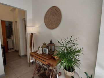 VENTA HERMOSA CASA 3 AMBS CON JARDIN Y COCHERAS