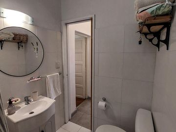 VENTA HERMOSA CASA 3 AMBS CON JARDIN Y COCHERAS