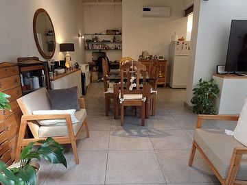 VENTA HERMOSA CASA 3 AMBS CON JARDIN Y COCHERAS