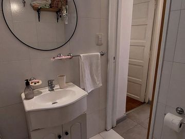 VENTA HERMOSA CASA 3 AMBS CON JARDIN Y COCHERAS
