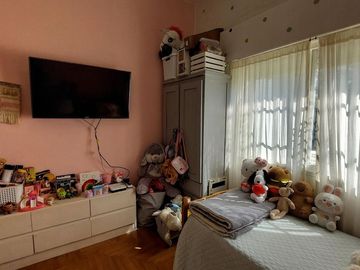 VENTA HERMOSA CASA 3 AMBS CON JARDIN Y COCHERAS
