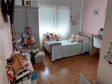 VENTA HERMOSA CASA 3 AMBS CON JARDIN Y COCHERAS