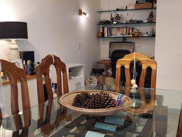 VENTA HERMOSA CASA 3 AMBS CON JARDIN Y COCHERAS