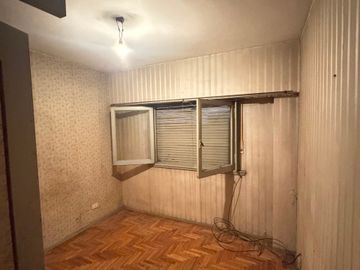 VENTA DEPTO 2 AMB A RECICLAR - ZONA FLORES