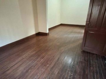 Casa en venta 4 ambientes lote propio en Flores