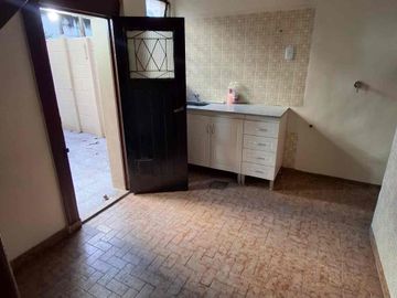 Casa en venta 4 ambientes lote propio en Flores