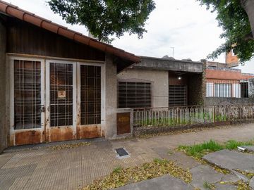 VENTA CASA 3 AMB. CASEROS  FINANCIA 50%