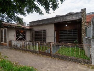 VENTA CASA 3 AMB. CASEROS  FINANCIA 50%