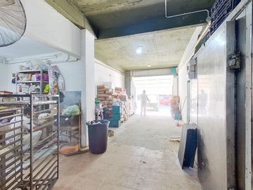 VENTA SALÓN/DEPO EN HURLINGHAM IDEAL PANIFICADORA